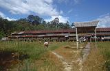 787_Een grote longhouse in het noorden van Sarawak